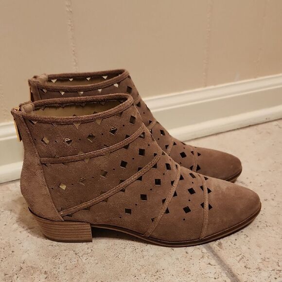 Michael Kors Women's "Uma" Tan Laser Cut Suede Boho Ankle Boots Booties Size 8.5 - Picture 1 of 11